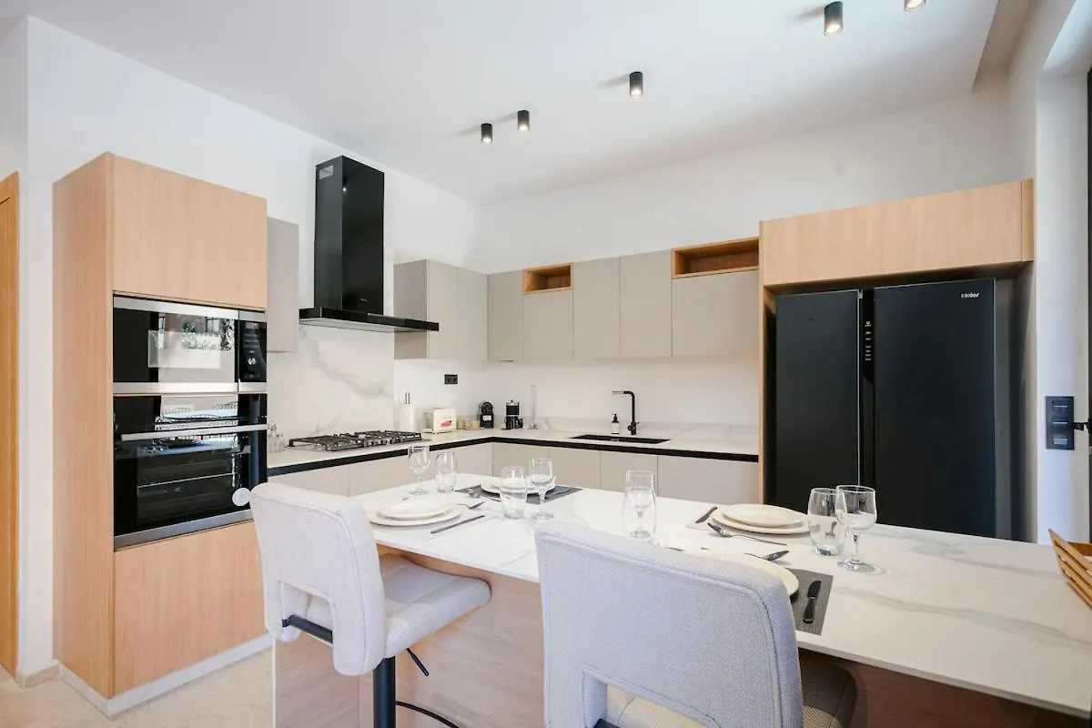 Beautiful 4 Bedroom Rooftop Pool Villa Marrakesh Apartment