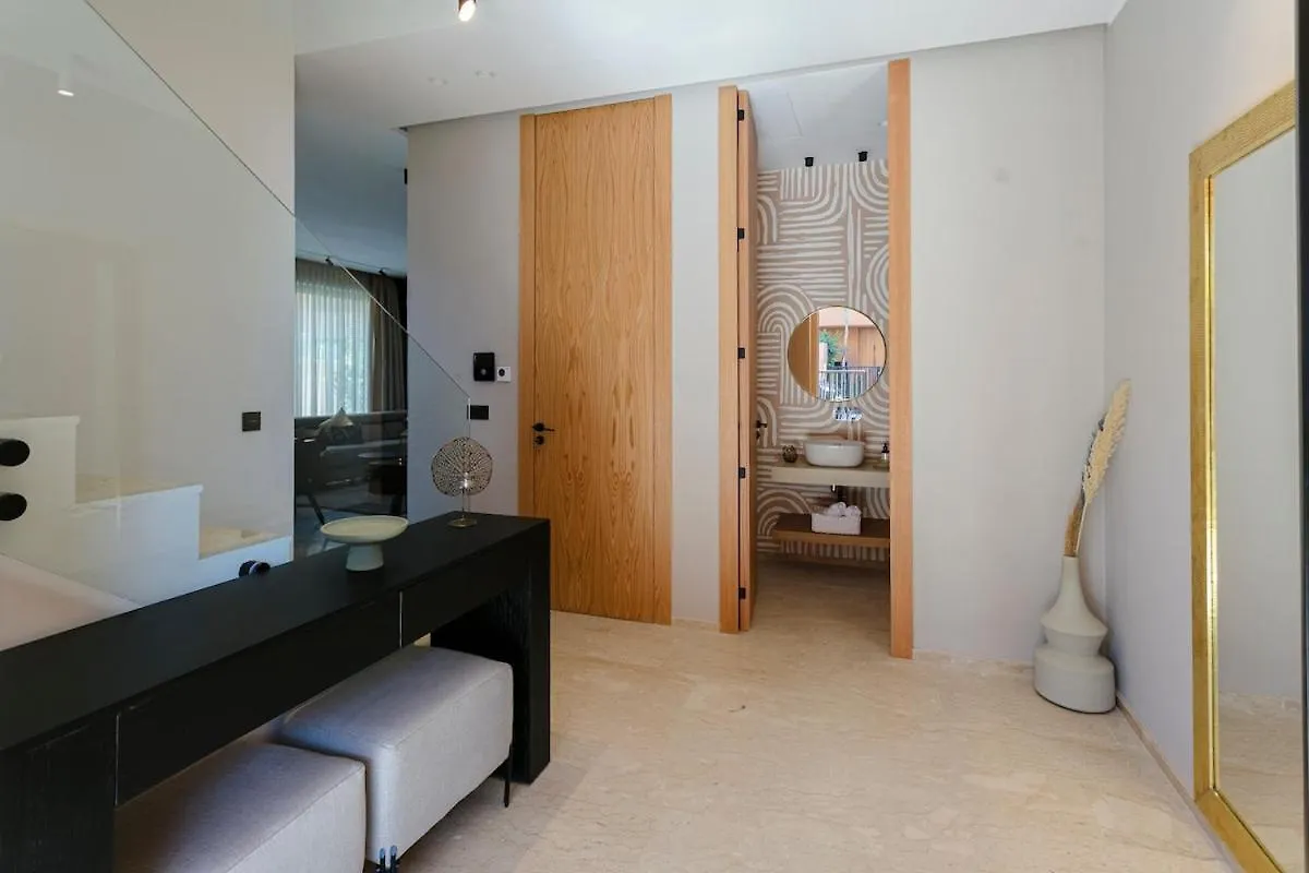Beautiful 4 Bedroom Rooftop Pool Villa Marrakesh