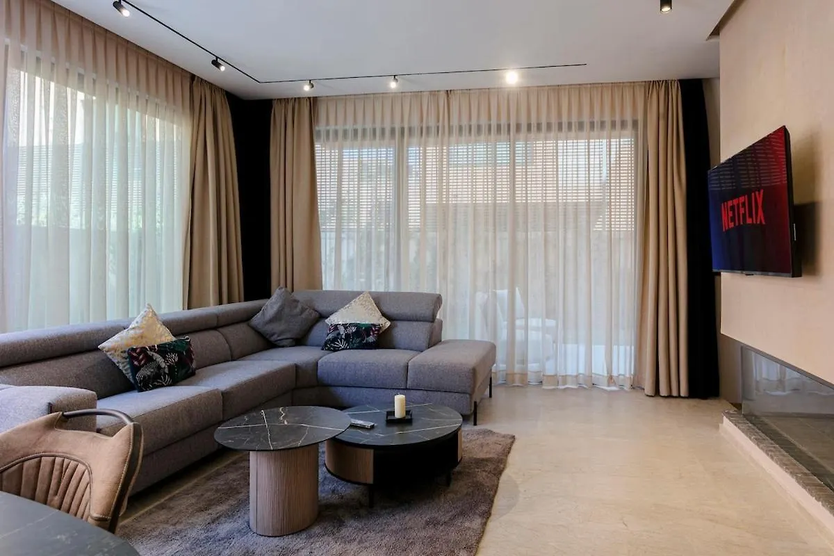 Beautiful 4 Bedroom Rooftop Pool Villa Marrakesh Apartment